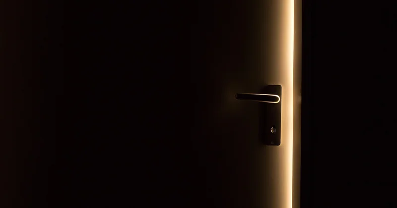 Cas spécifiques : porte blindée, porte coupe-feu, pêne électrique